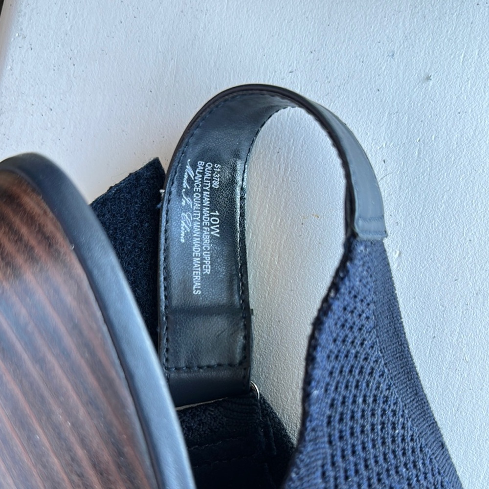Bella Vita Black Peep-Toe Sandals with Ankle Strap size 10W - Picture 7 of 7